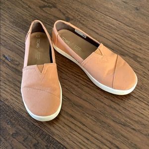 TOMS AVALON SLIP-ON SNEAKER